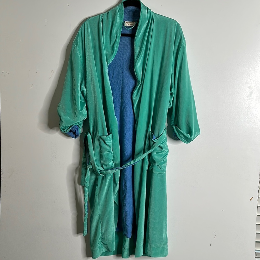 Victoria secret vantage gold tag robs one size